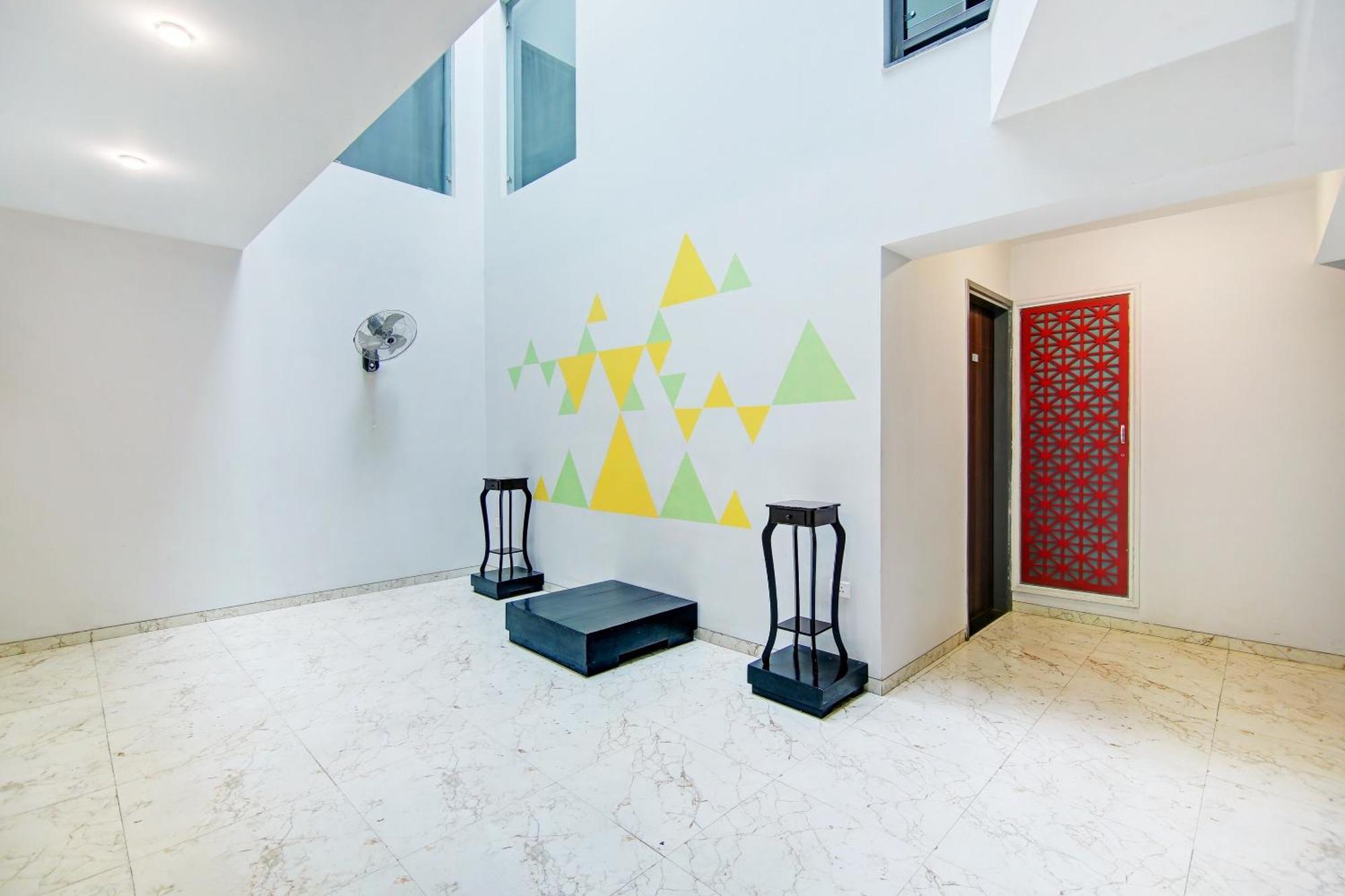 Super Townhouse Geetanjali Inn คูร์เคาน์ ภายนอก รูปภาพ