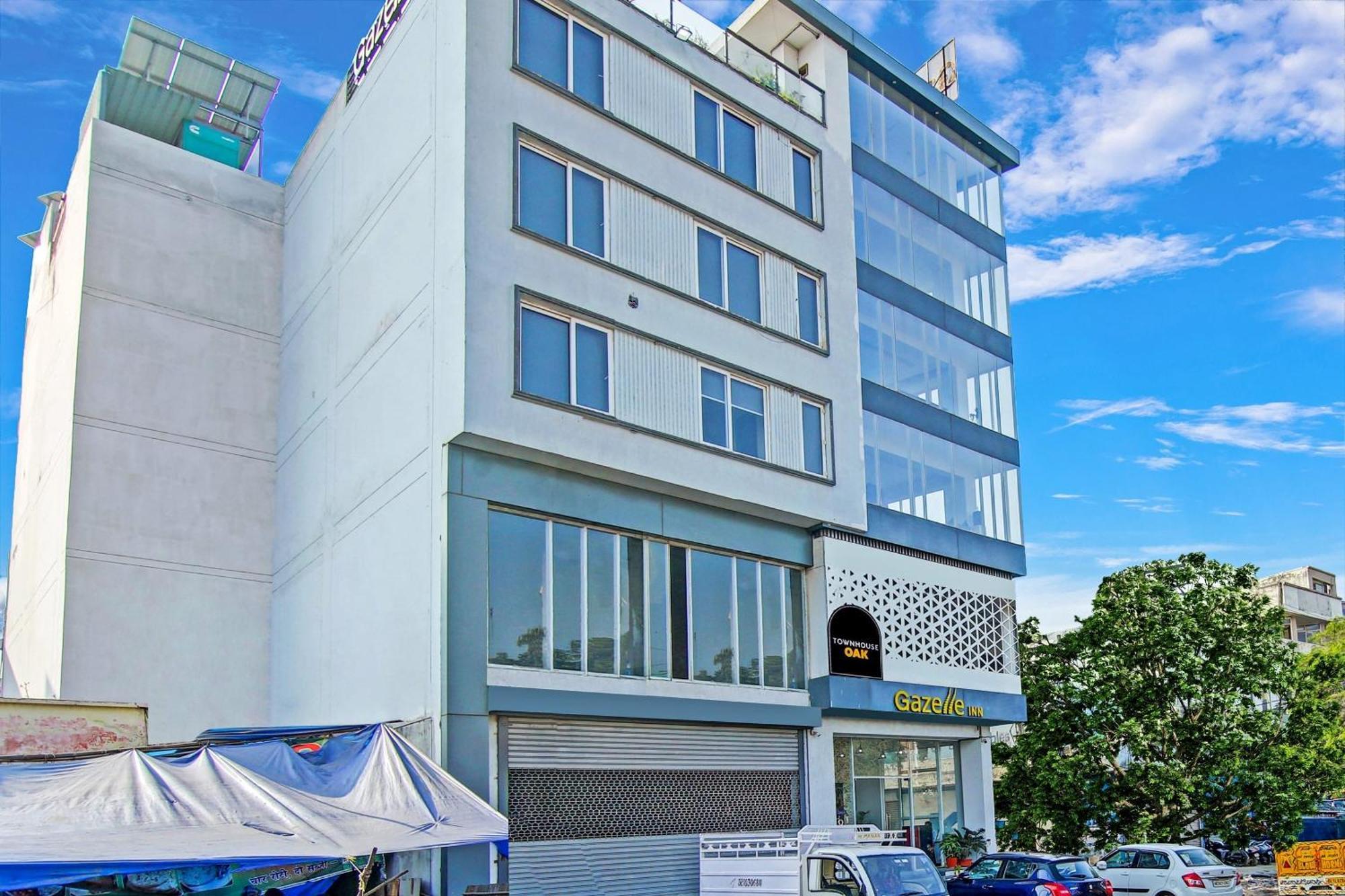 Super Townhouse Geetanjali Inn คูร์เคาน์ ภายนอก รูปภาพ