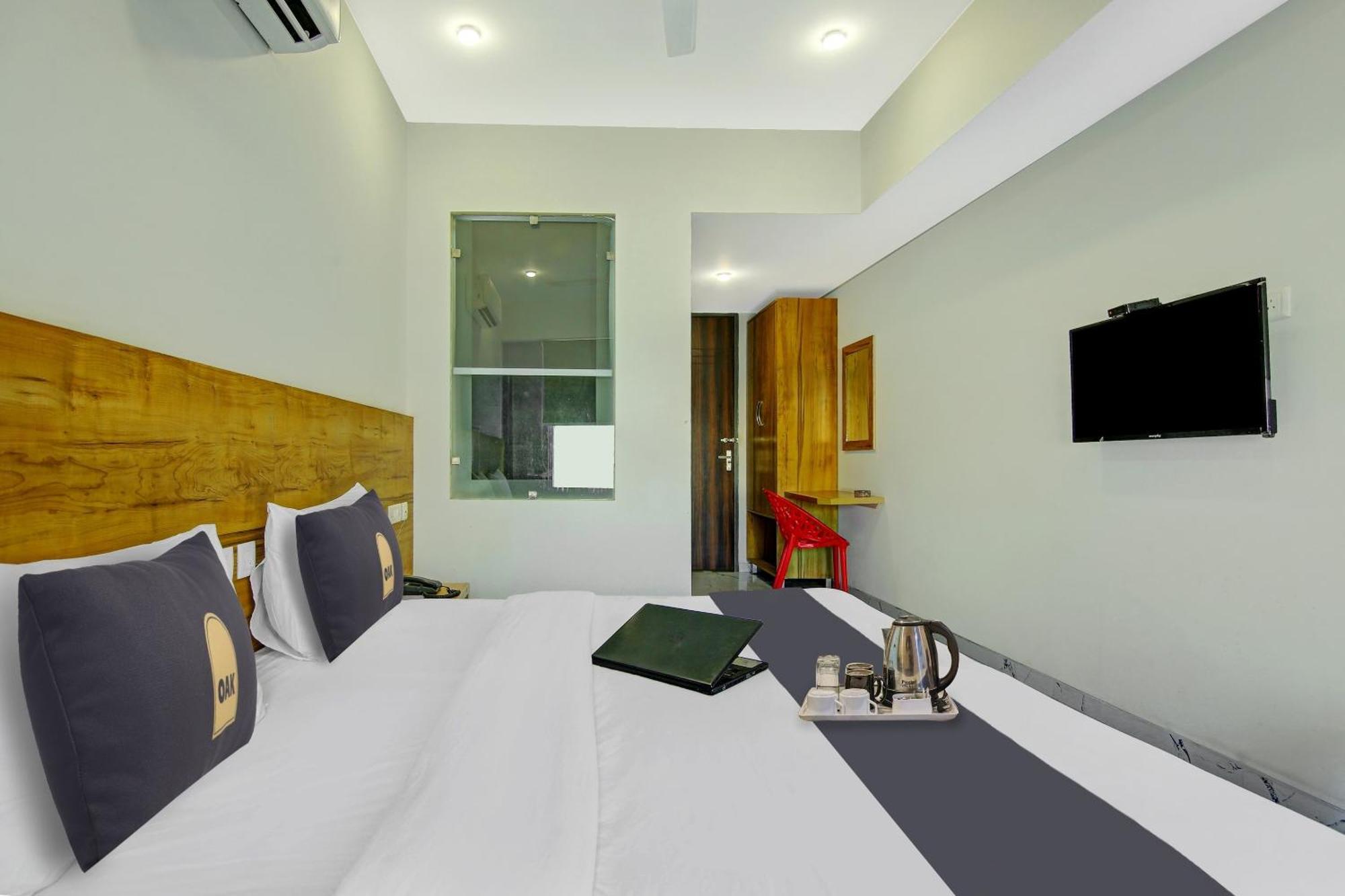 Super Townhouse Geetanjali Inn คูร์เคาน์ ภายนอก รูปภาพ