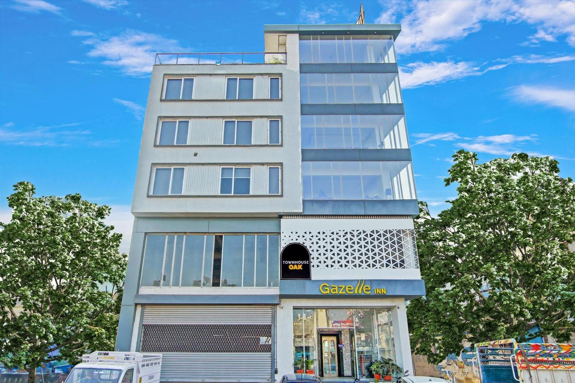 Super Townhouse Geetanjali Inn คูร์เคาน์ ภายนอก รูปภาพ