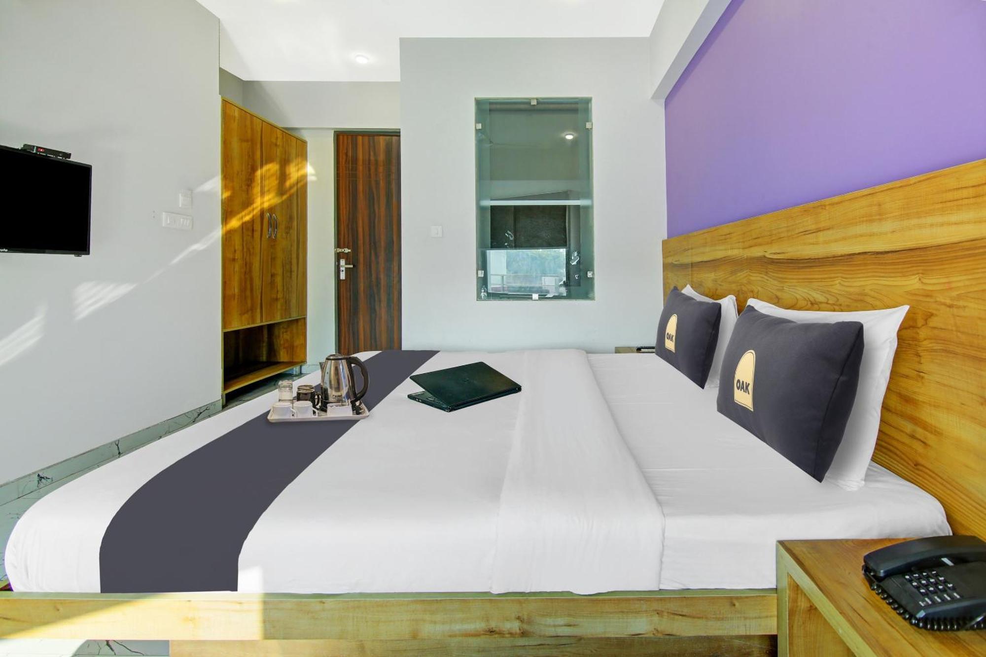 Super Townhouse Geetanjali Inn คูร์เคาน์ ภายนอก รูปภาพ
