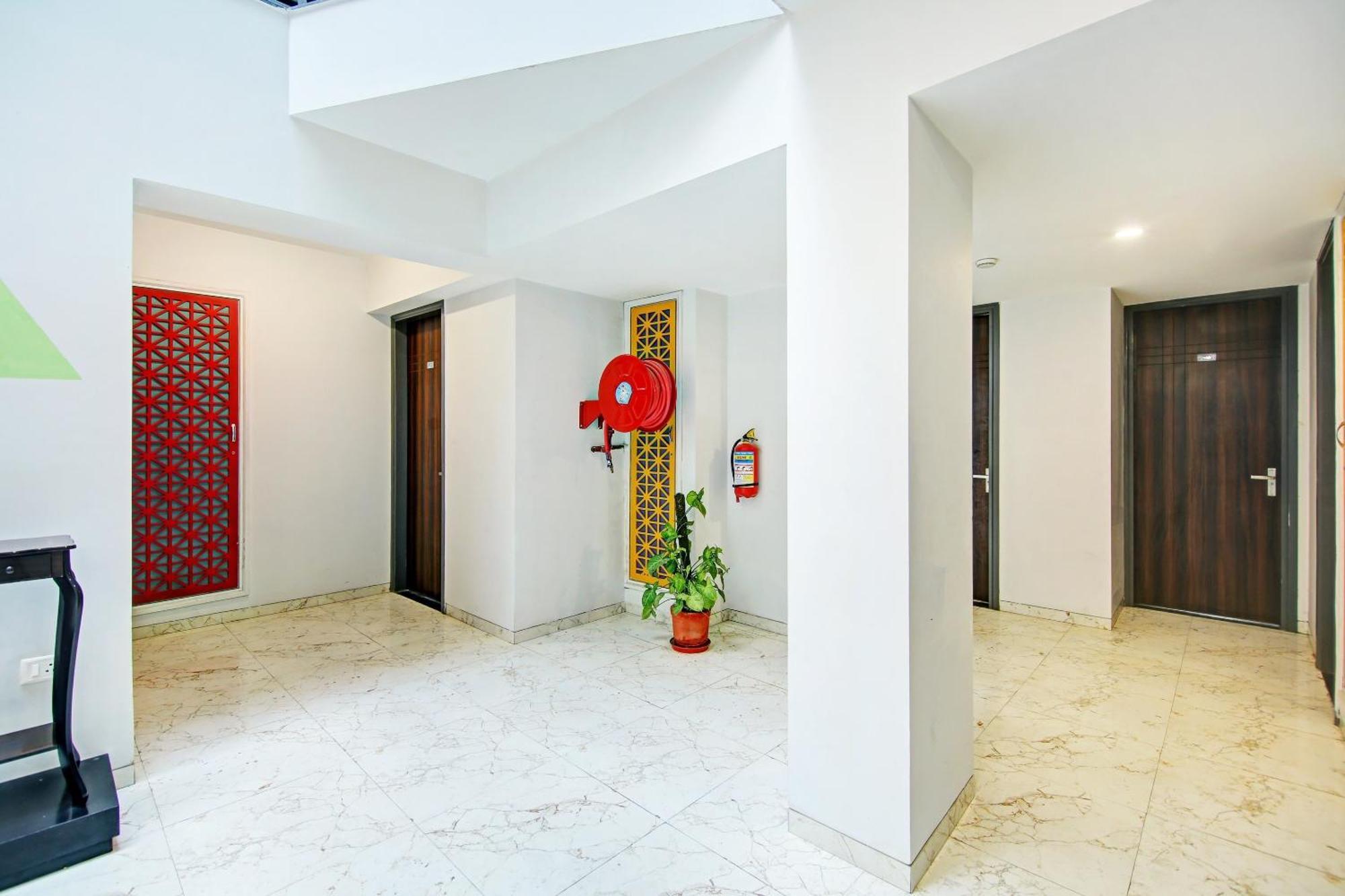 Super Townhouse Geetanjali Inn คูร์เคาน์ ภายนอก รูปภาพ