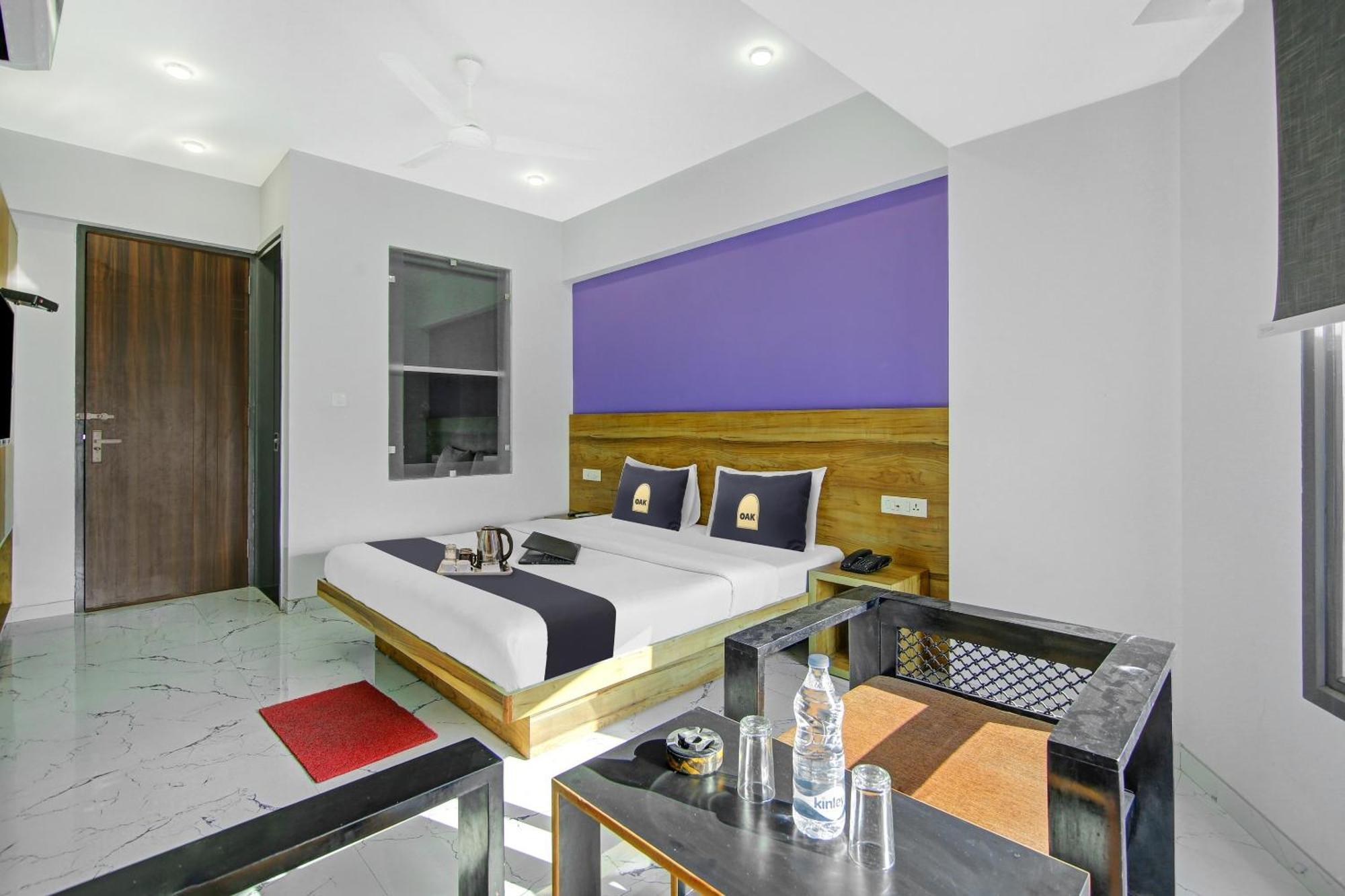 Super Townhouse Geetanjali Inn คูร์เคาน์ ภายนอก รูปภาพ