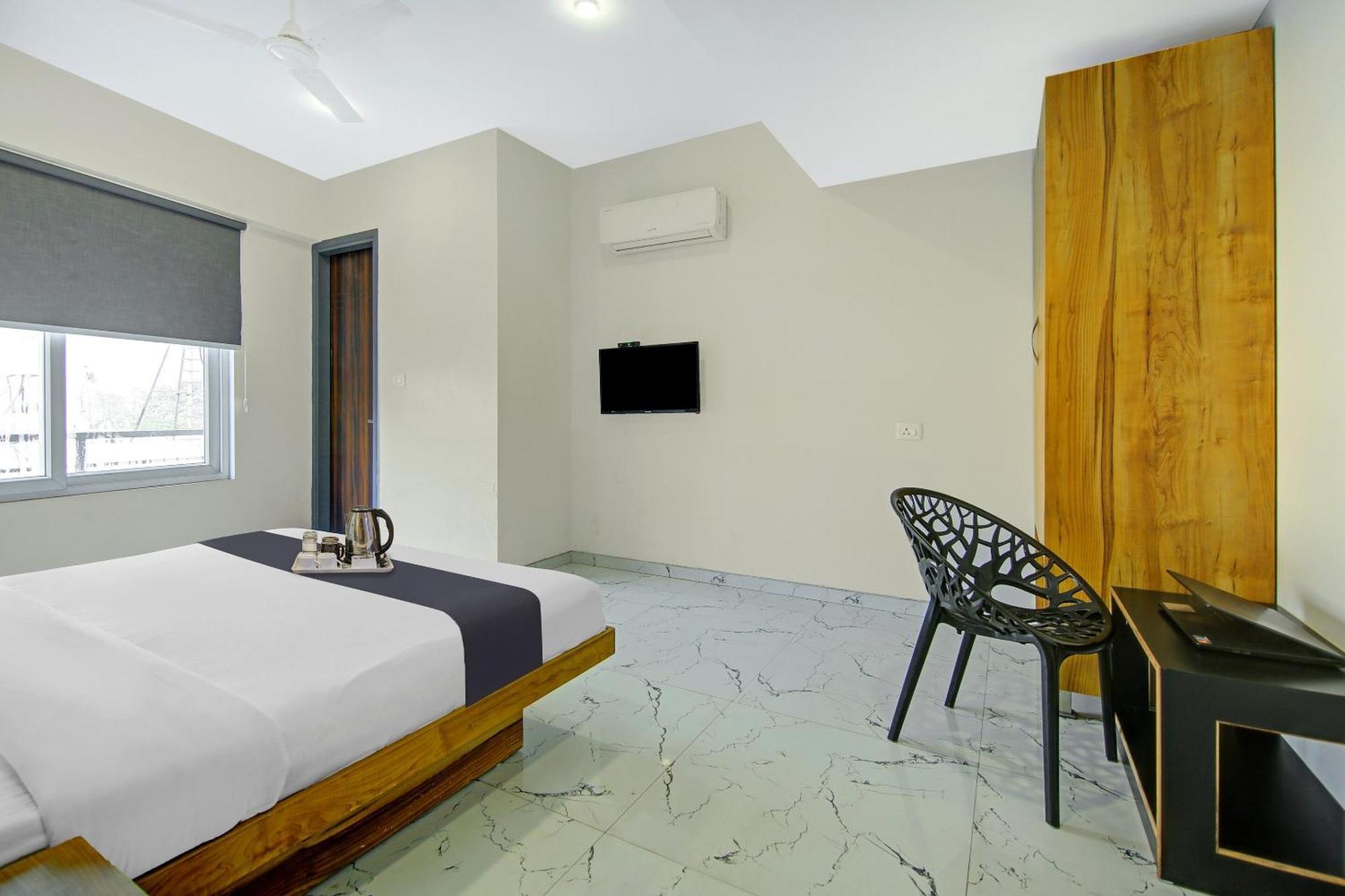 Super Townhouse Geetanjali Inn คูร์เคาน์ ภายนอก รูปภาพ