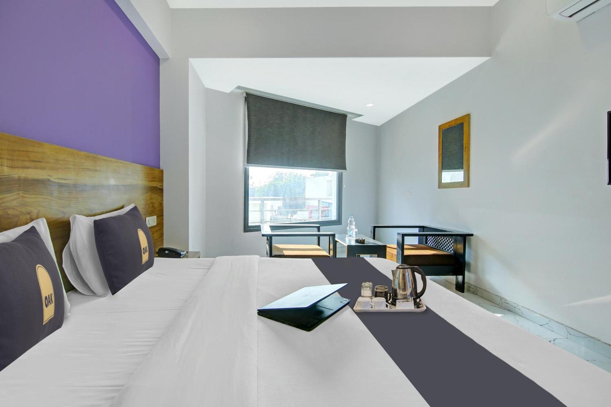 Super Townhouse Geetanjali Inn คูร์เคาน์ ภายนอก รูปภาพ