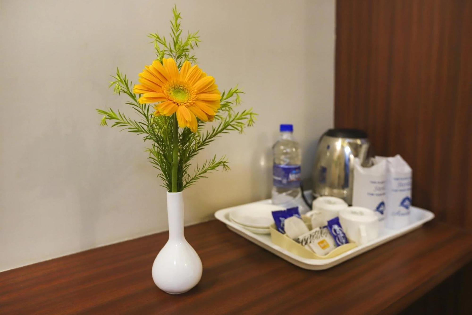 Super Townhouse Geetanjali Inn คูร์เคาน์ ภายนอก รูปภาพ